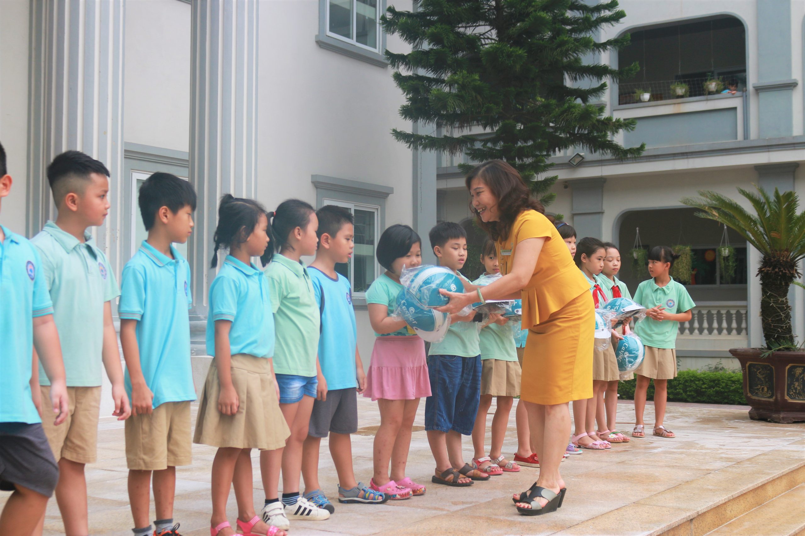 Trao giải cho học sinh có tác phẩm xuất sắc hưởng ứng phong trào An toàn giao thông