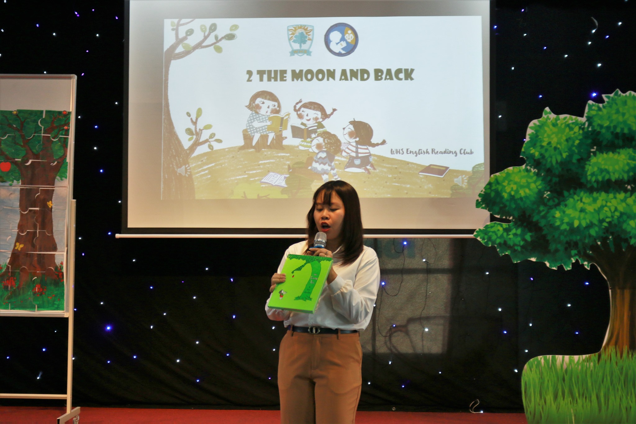 Khai mạc CLB đọc sách tiếng Anh “To the moon and back”