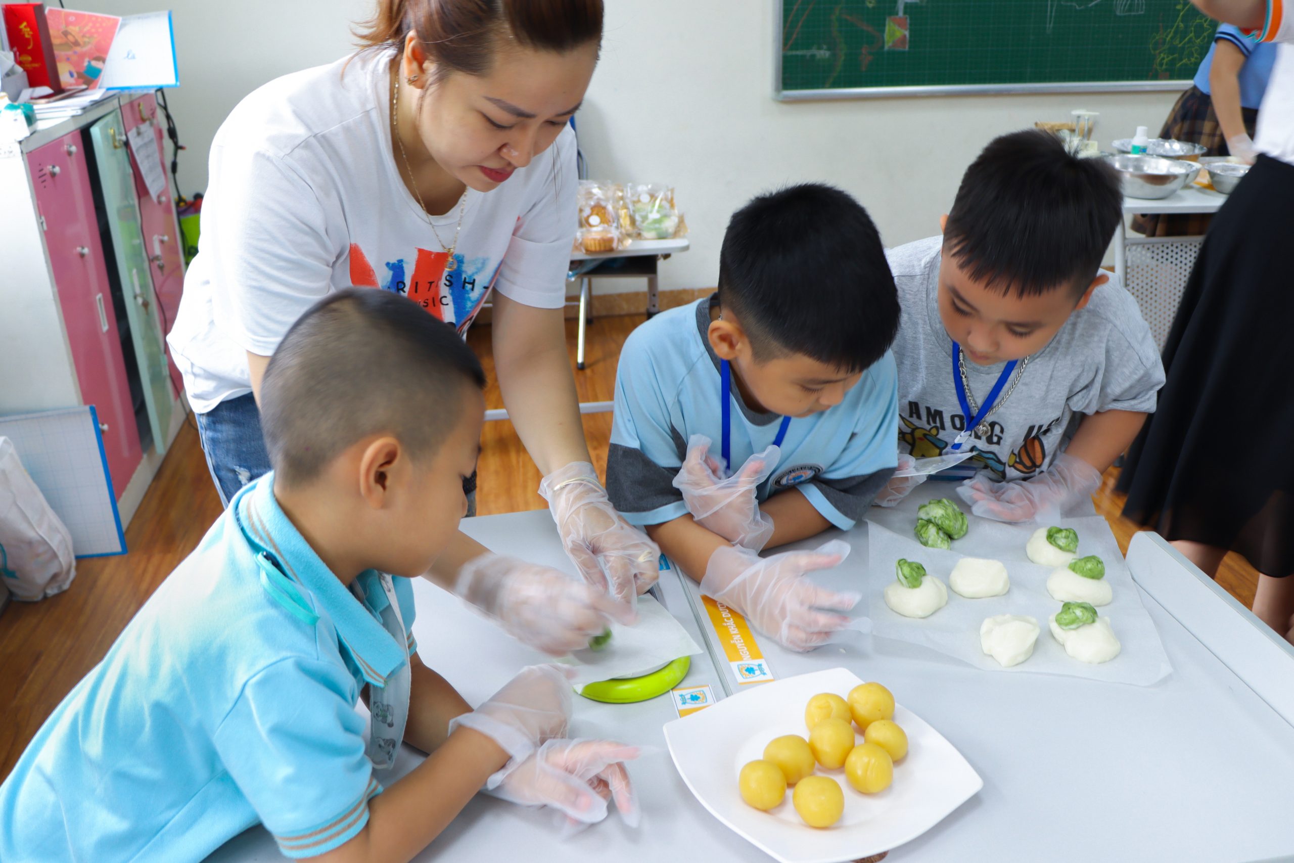 Whsers làm bánh dẻo đón Tết Trung thu