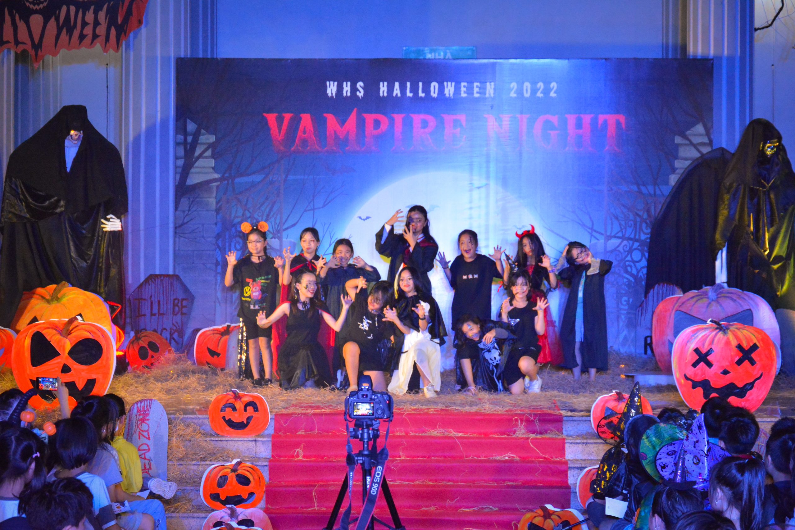 Fangtastic Feast – Halloween rực rỡ sắc màu