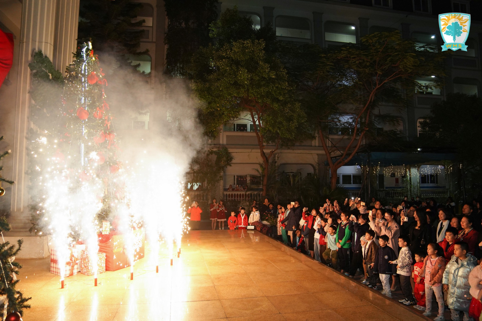 Lễ thắp sáng cây thông Noel WHS – Tinh hoa tỏa sáng